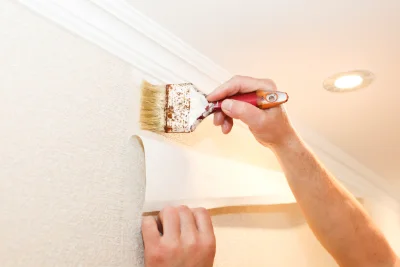 Pose de papier peint à Carnoët — revêtements muraux et toiles de verre